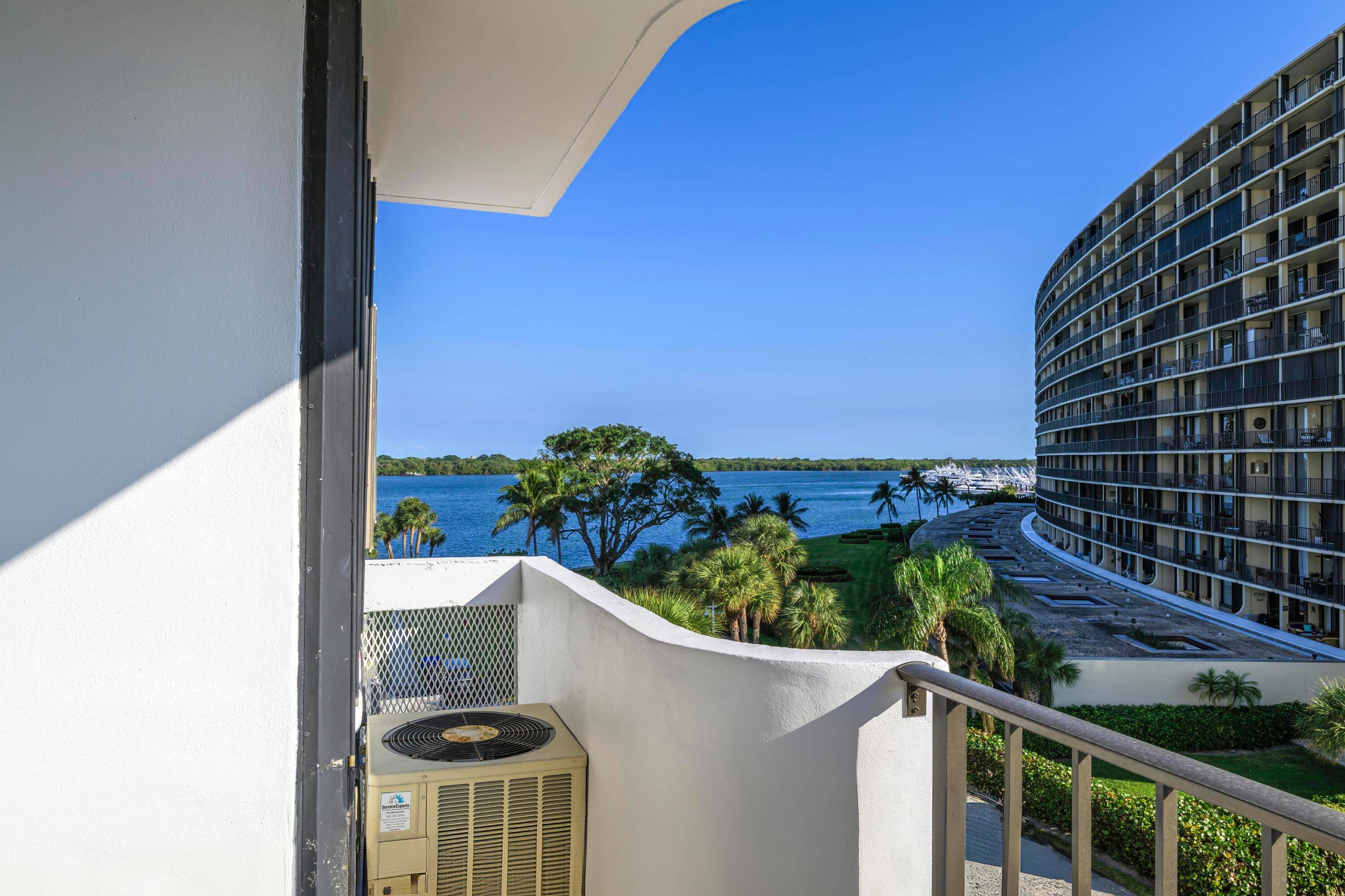 Rarely availble SOUTH facing 1 bedroom unit.
