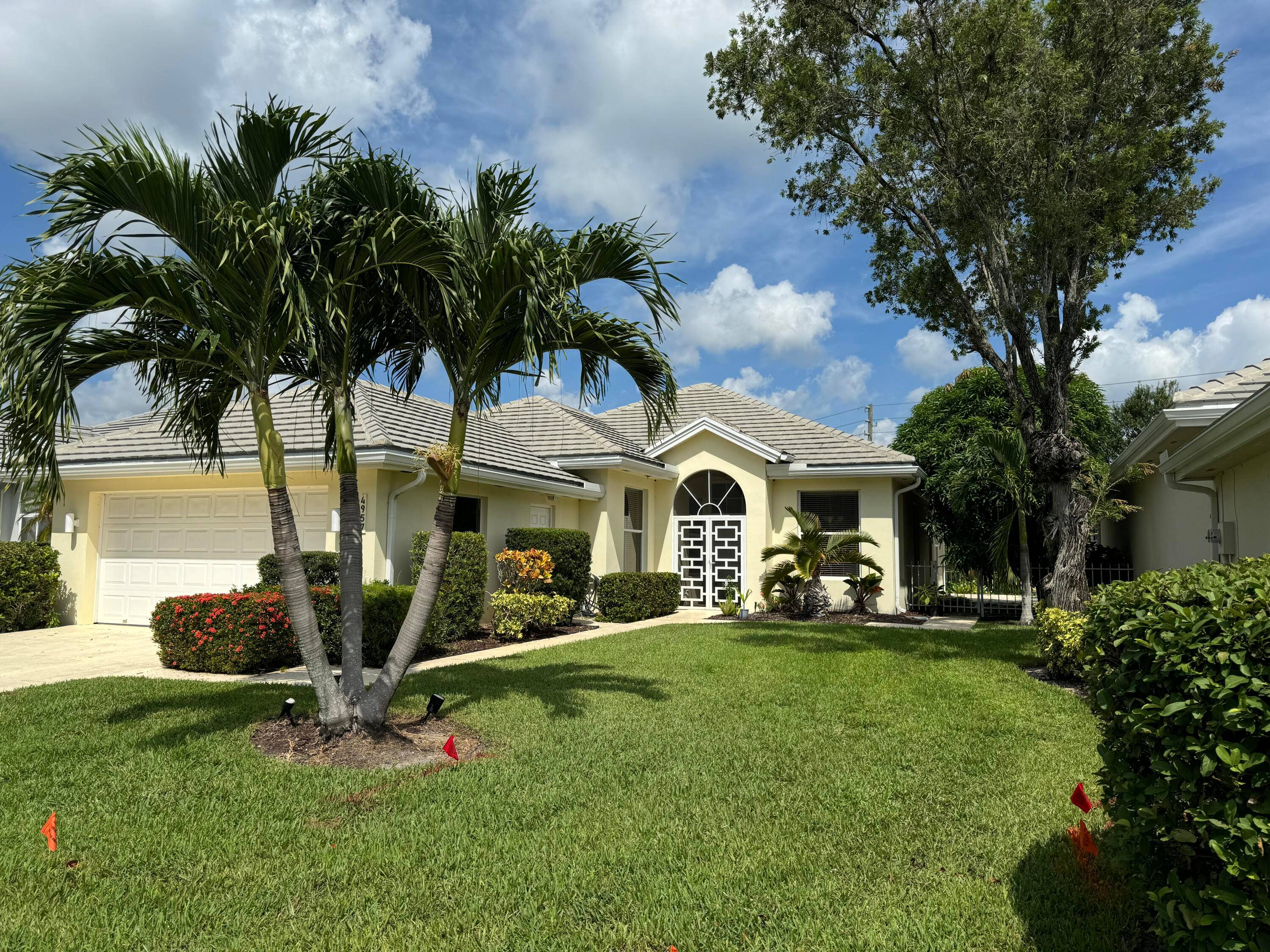 Lovely, well maintained home ideal for seasonal living.