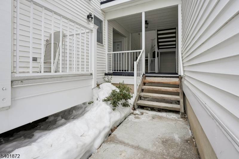 Beautifully updated 2 bedroom, 1 bathroom home featuring a brand new bathroom, new appliances, and a full renovation throughout !