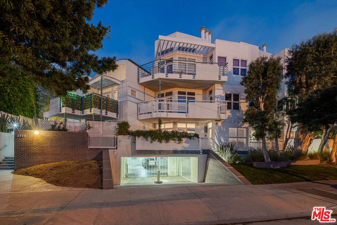 2115   3rd St 2BR Santa Monica La