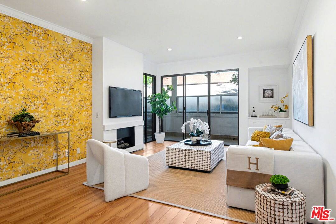 2276  S Beverly Glen Blvd 2BR La