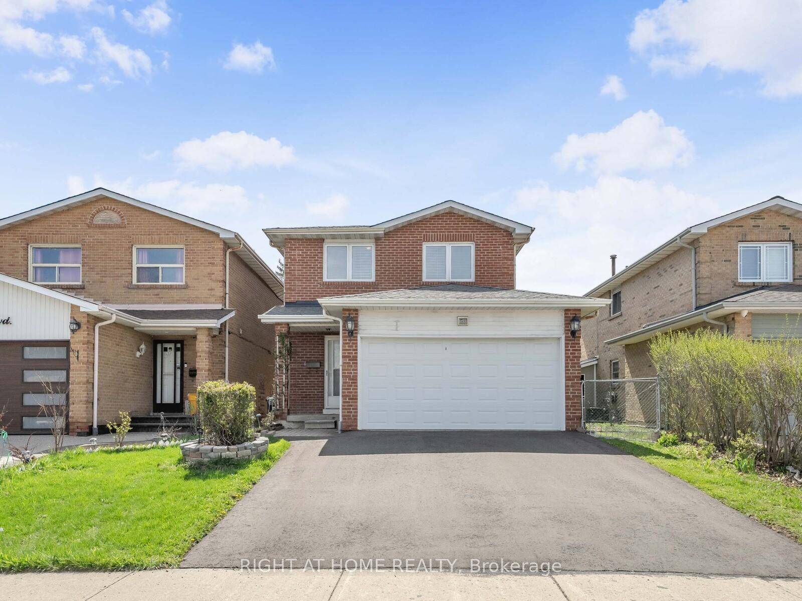 Welcome to 165 Simmons Blvd The Perfect Blend of Comfort, Privacy, and Convenience !
