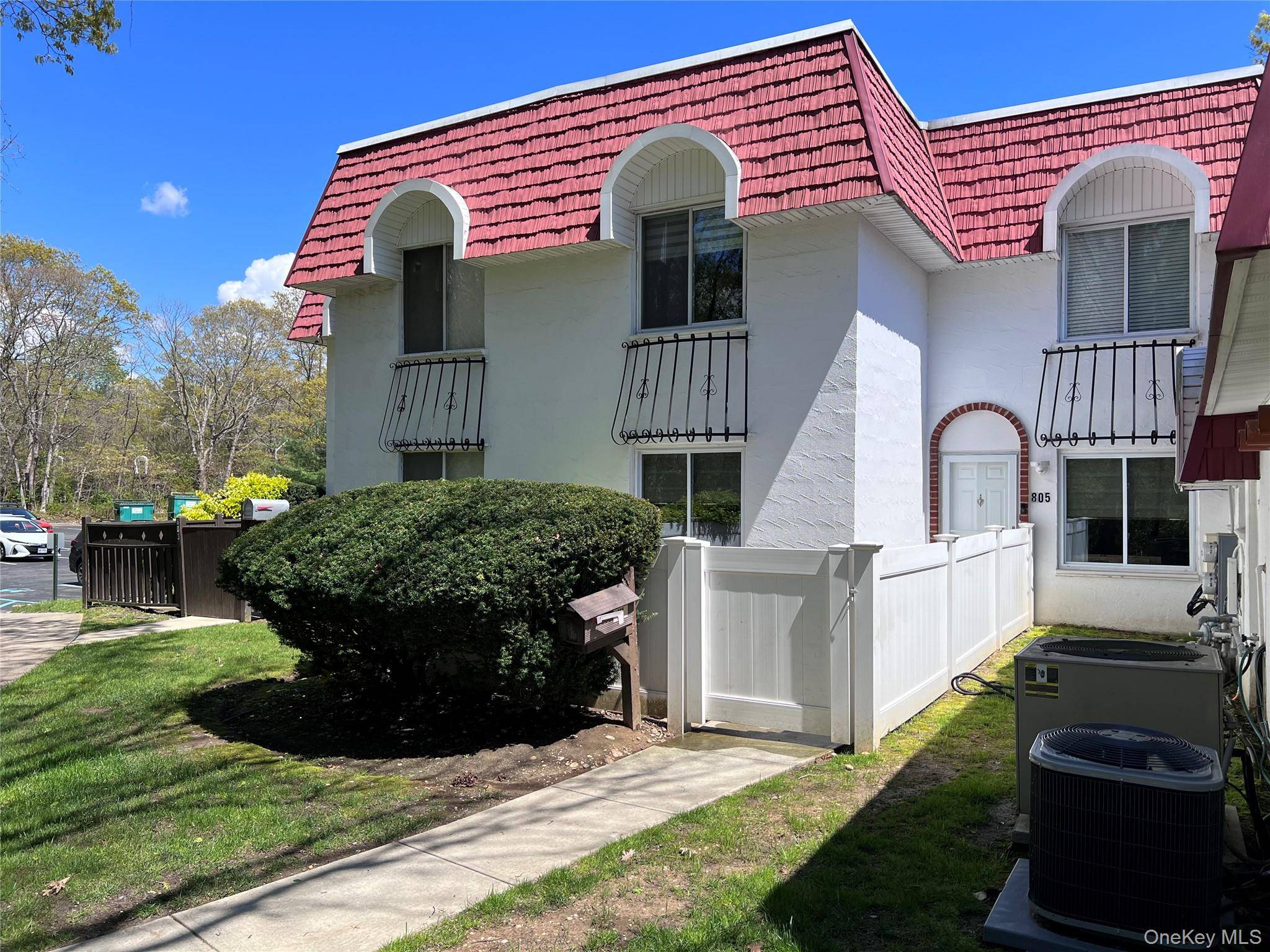 Beautiful corner unit Eaton in sought after Blue Ridge Development in Medford.
