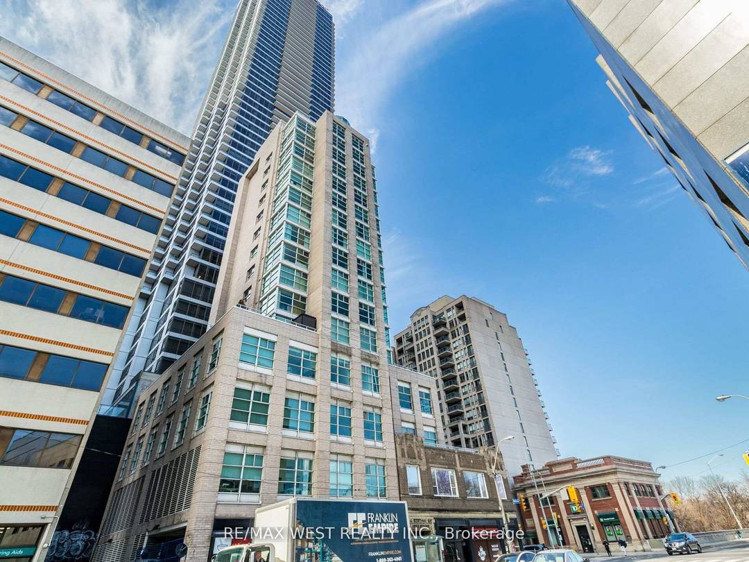 Private Elevator Leads You Into This Magnificent, Spacious Penthouse In Boutique Building 'The Rosedale' With Wrap Around Windows And Breathtaking Panoramic Views Of Rosedale Valley And Toronto's Skyline.