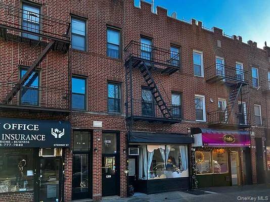 EXCELLENT INVESTMENT OPPORTUNITY MIX USE IN ASTORIA PRIME LOCATION 5 Residential Units Plus Commercial Storefront Delivered with 4 Apartments Vacant Highly Rentable Units in the heart of Astoria, in the ...