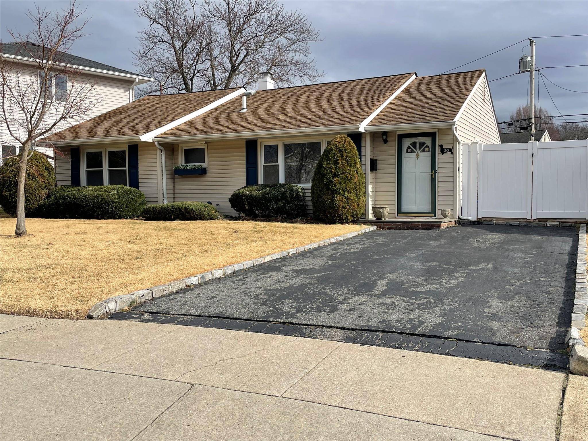 Welcome to this beautiful remodeled 3 bedroom, 1 full bath home fully renovated in 2021 and located in the highly sought after Roxbury section of Glen Cove.