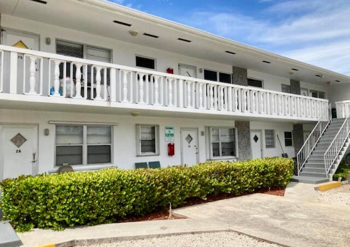 Investment Opportunity 6 of 8 Condo Units Sold as a Package Take advantage of this rare opportunity to purchase 6 out of 8 total units in a well located area.