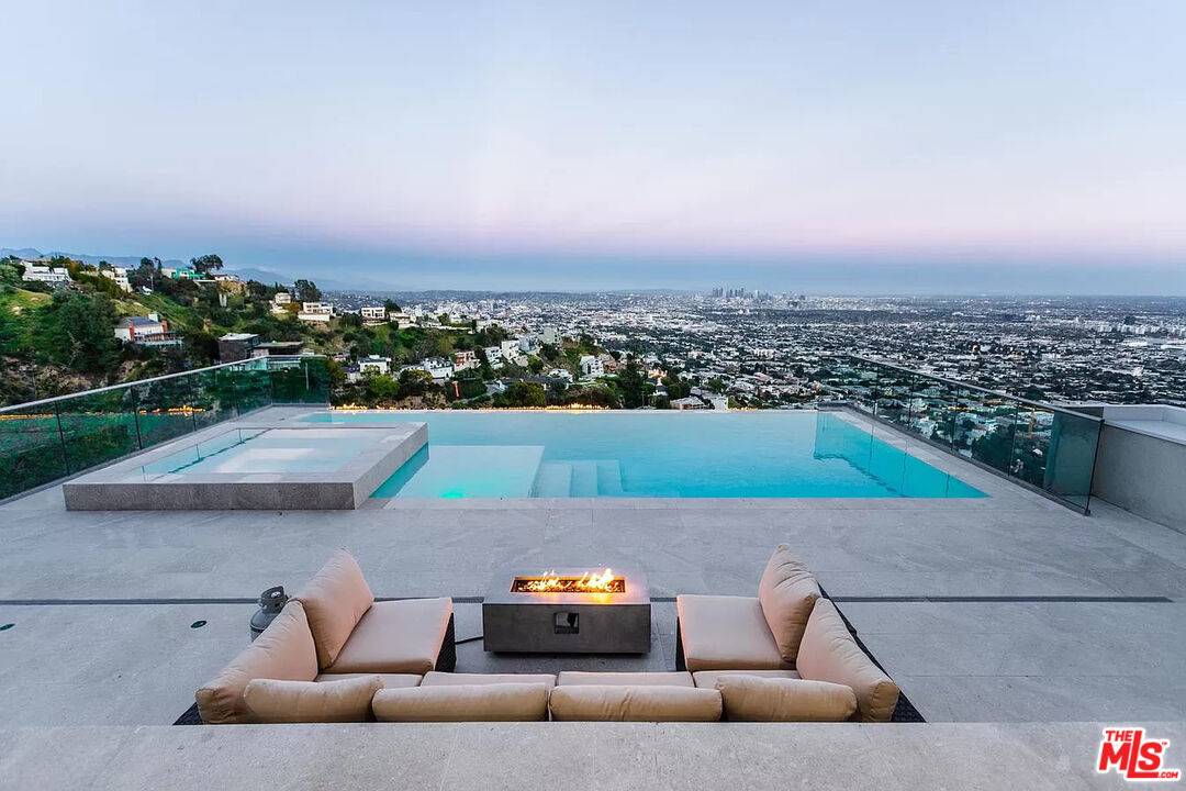 1606   Viewmont Dr Hollywood Hills East LA