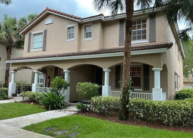 3 BEDROOM 2. 5 BATHROOM TOWNHOME IN A TREELINED FRONT PORCH CHARMING COMMUNITY, WITH 2 CAR GARAGES THAT ARE STRATEGICALLY PLACE ON A PRIVATE ROADWAY BEHIND HOMES TO CAPTURE THE ...