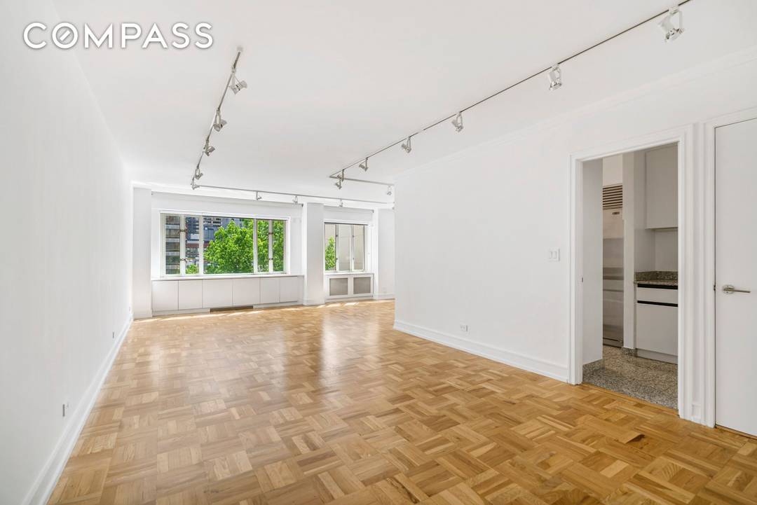 KINDLY NOTE ALL OPEN HOUSES ARE BY APPOINTMENT ONLY Welcome home to this oversized one bedroom convertible two bedroom or home office with stunning, south facing views at the elegant ...