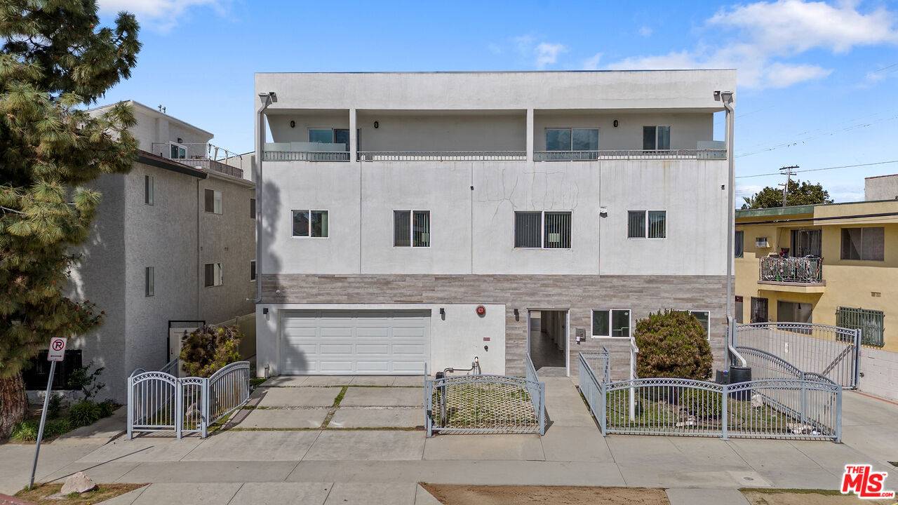 3319   Bagley Ave 9BR La