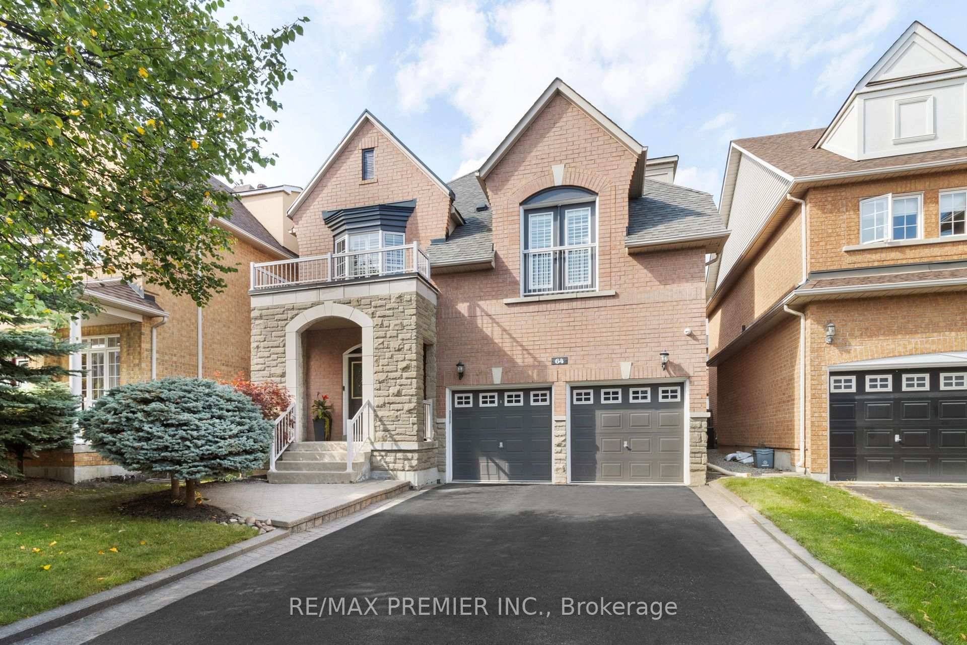 Executive 2 1 2 Storey Home in Thornhill Woods !