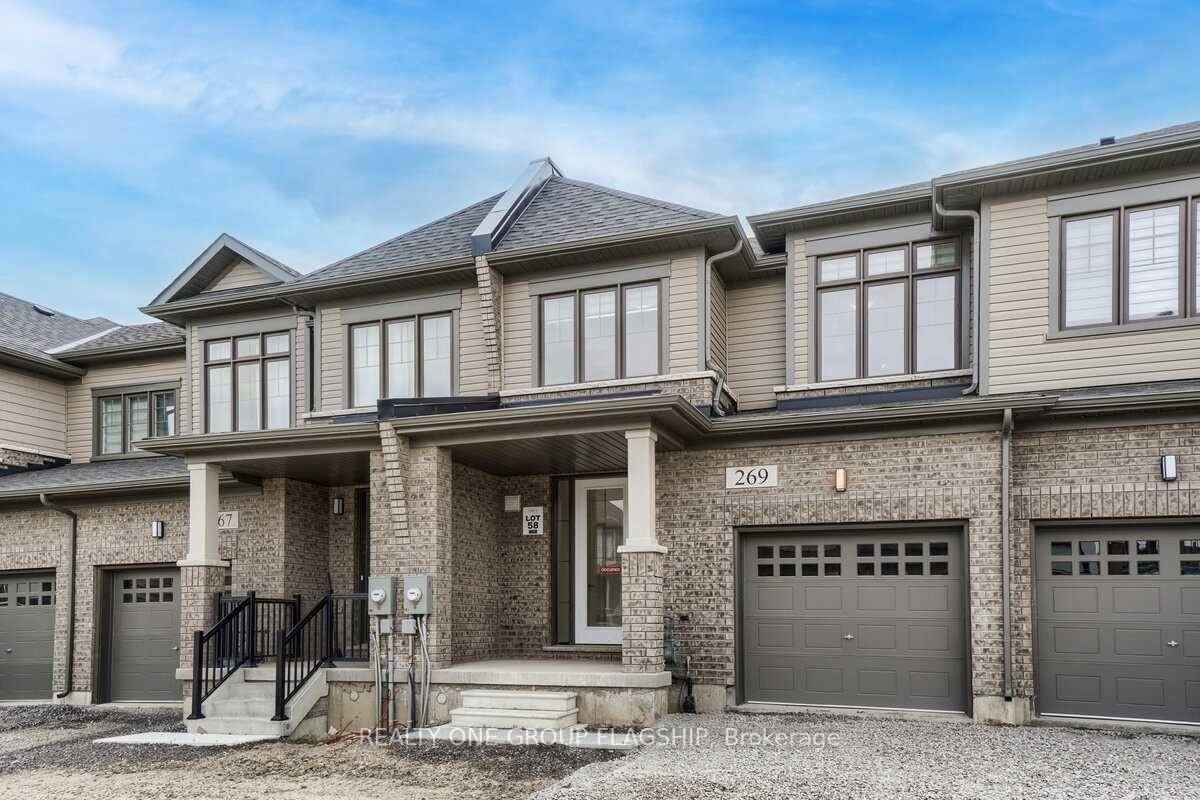 Family Home Townhouse In The Emerging Community Of Mount Hope.