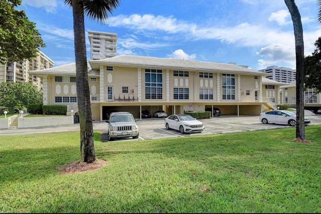 Spacious 2 bedroom 2 bath condo ACROSS FROM OCEAN.