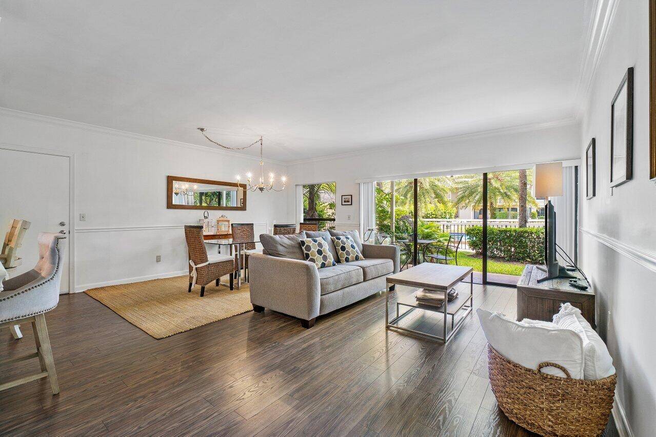 This ground floor property offers a unique opportunity with two separate units a spacious 900 sq.