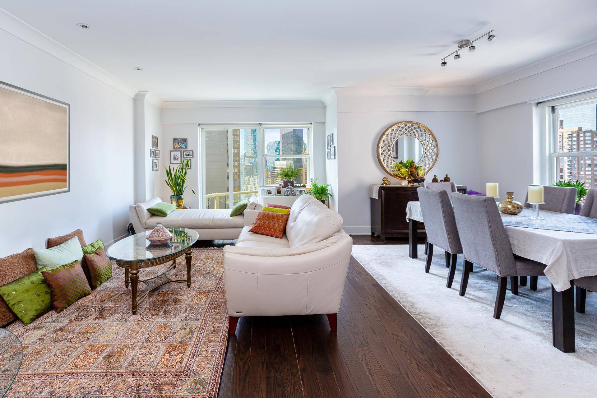 ICONIC LUXURY PENTHOUSE OASIS IN THE SKY Sought after 3 bedrooms 2.