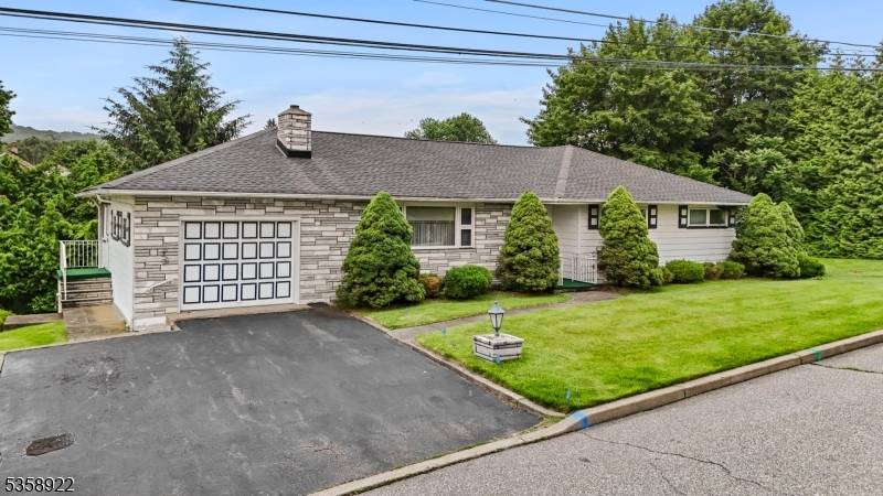Introducing this charming ranch style home in the heart of Netcong, ideally located just minutes from Route 80 and the scenic shores of Lake Hopatcong.