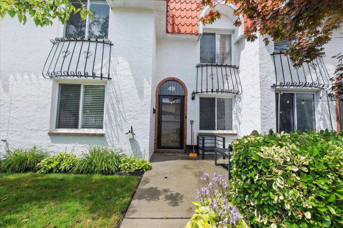 Updated 2 Bedroom Duplex Townhouse in Alhambra Condominium ?
