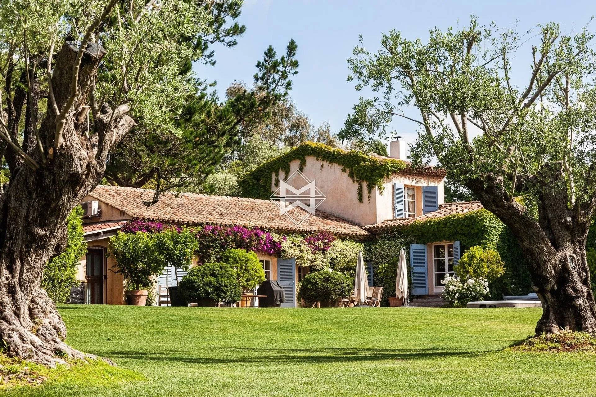 Provencal property in the heart of an exceptional natural setting