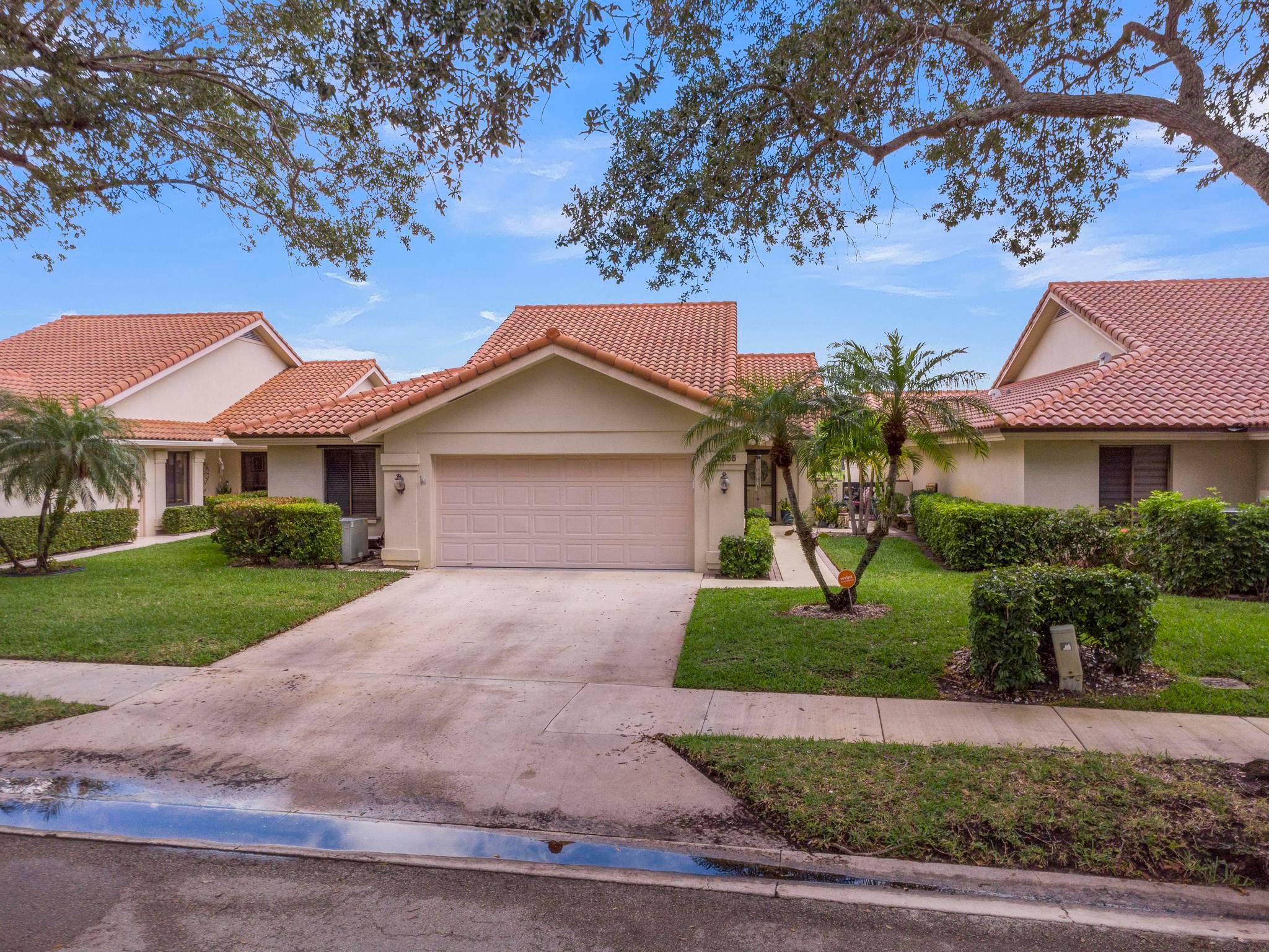 Welcome to this charming home located in the heart of West Palm Beach.
