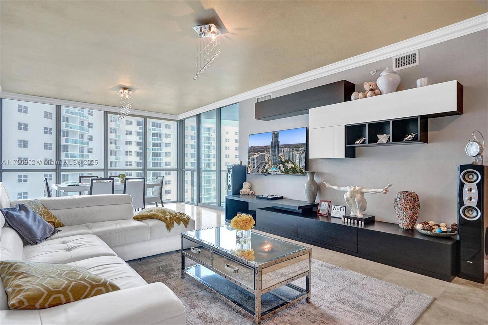 Discover the best of beachfront living at Ocean Palms, Hollywood Beach s premier oceanfront tower.