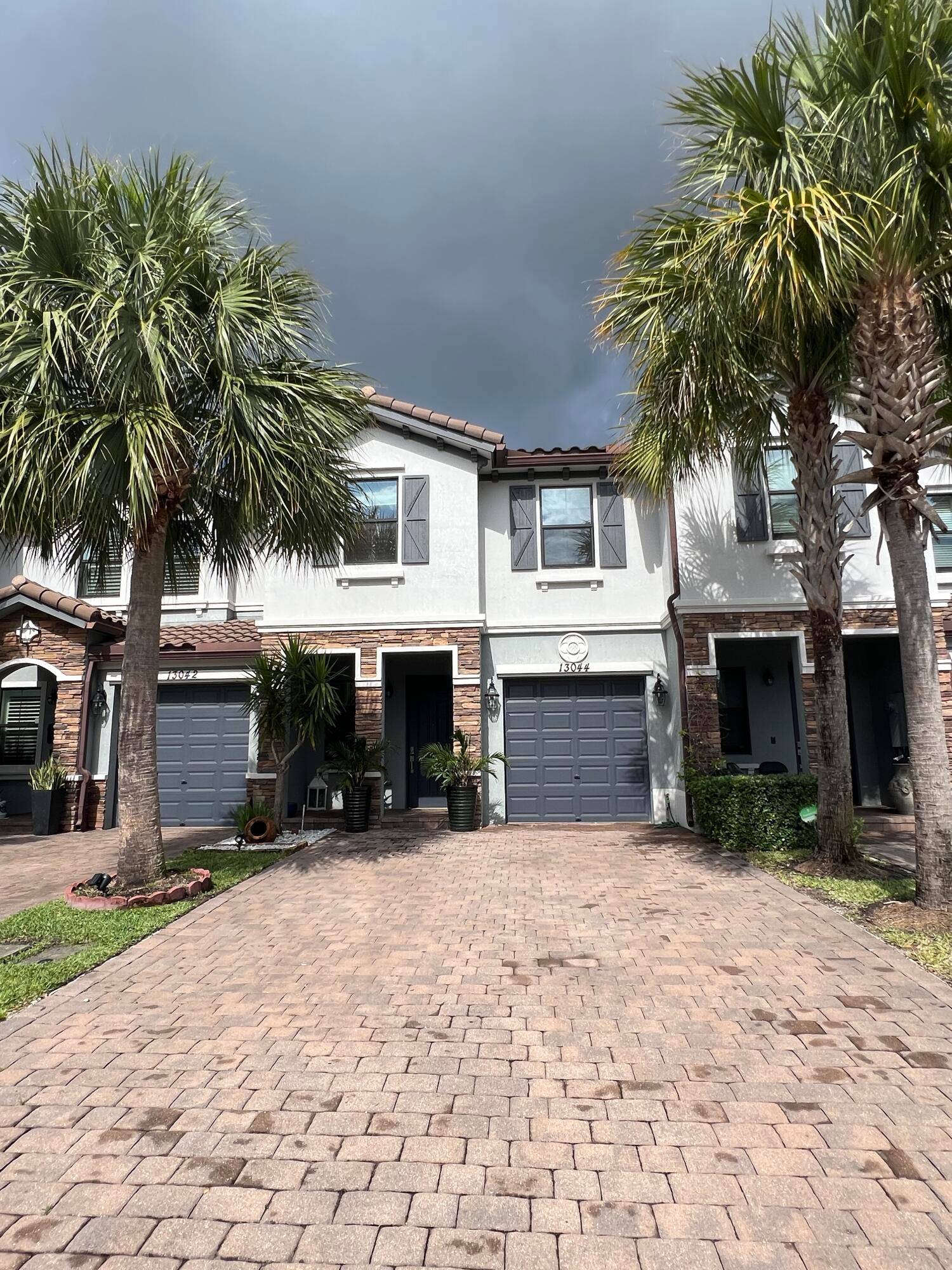 Welcome to Cambria Parc, an exclusive gated community in Boynton Beach, blending modernity with comfort.