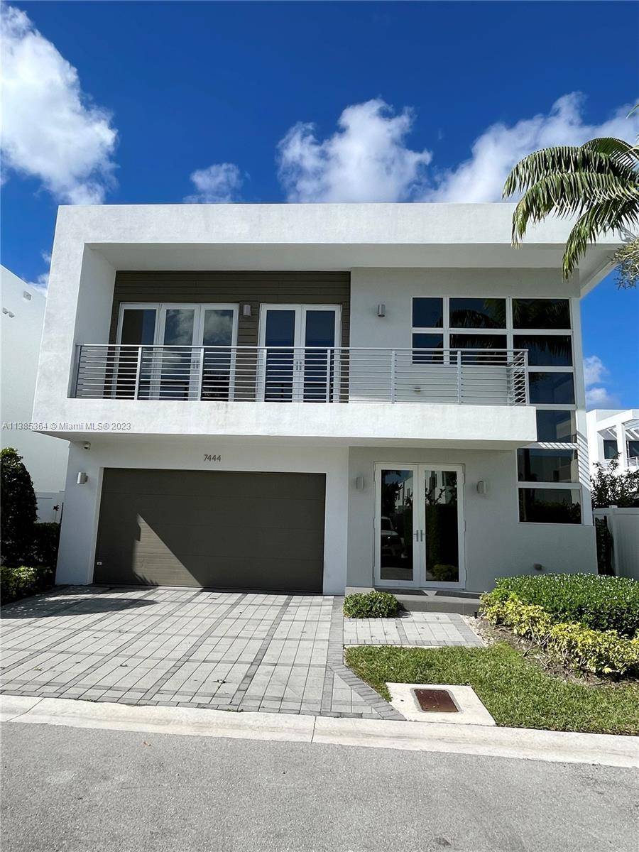 STUNNING MODEL IN MODERN 45, DORAL'S PREMIER COMMUNITY.