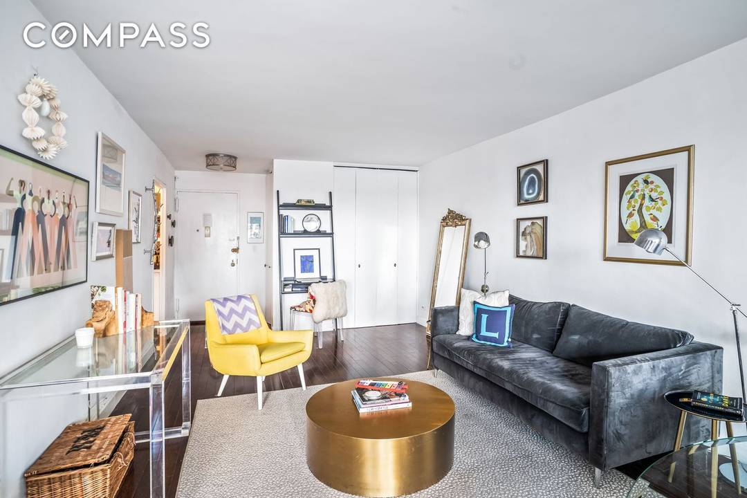 Welcome home to this expansive, move in ready alcove studio in the heart of the Upper East Side offering space, light, and flexibility rarely found at this price point.