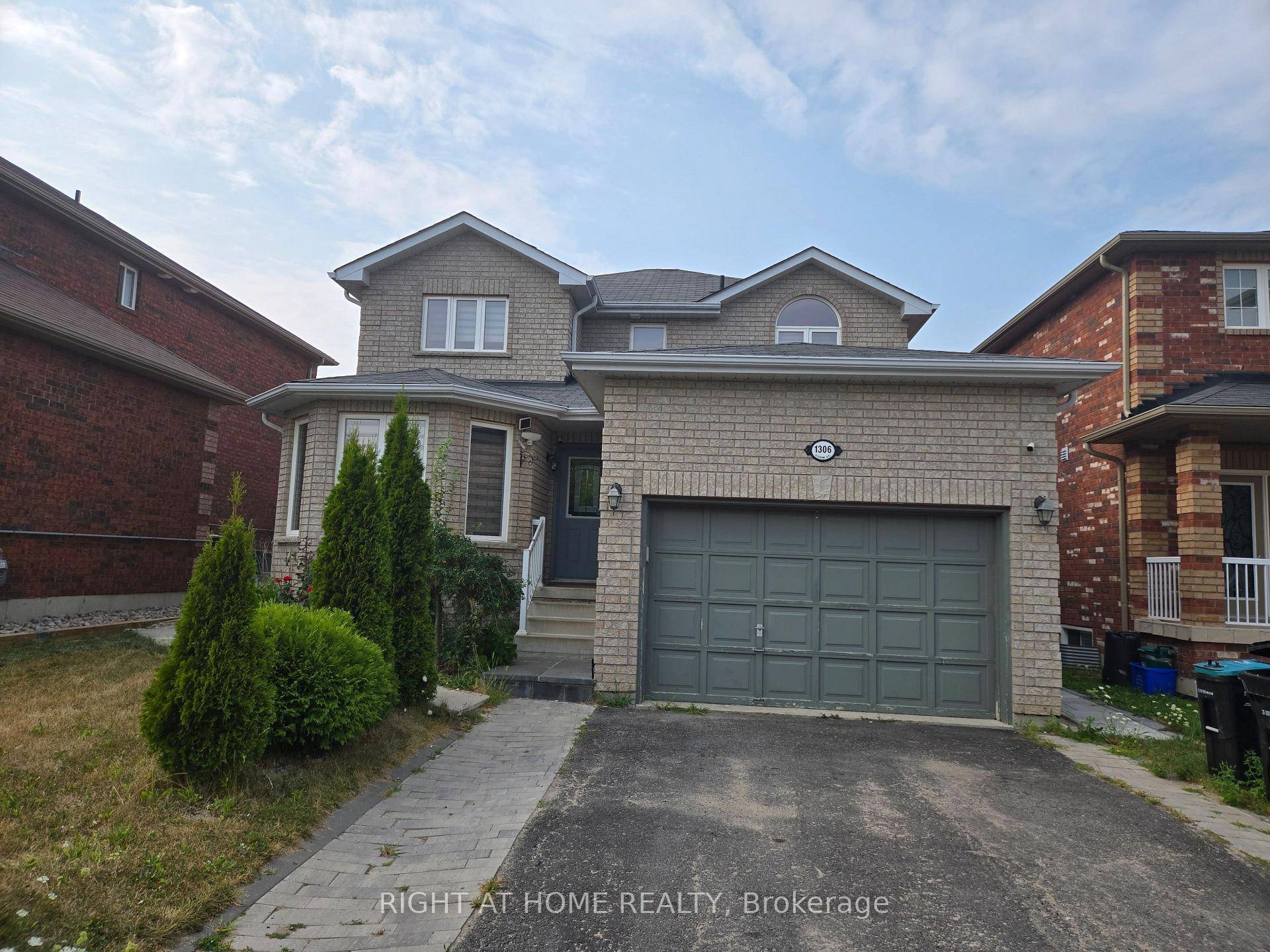 Beautiful 3 bedroom, 3 bathroom home for lease in a prime Innisfil location !