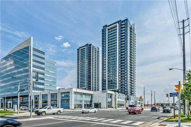 Located in a vibrant central location in the heart of Woodbridge walking distance to public transportation amp ; subway line taking you straight downtown Toronto, close to all major highways, ...