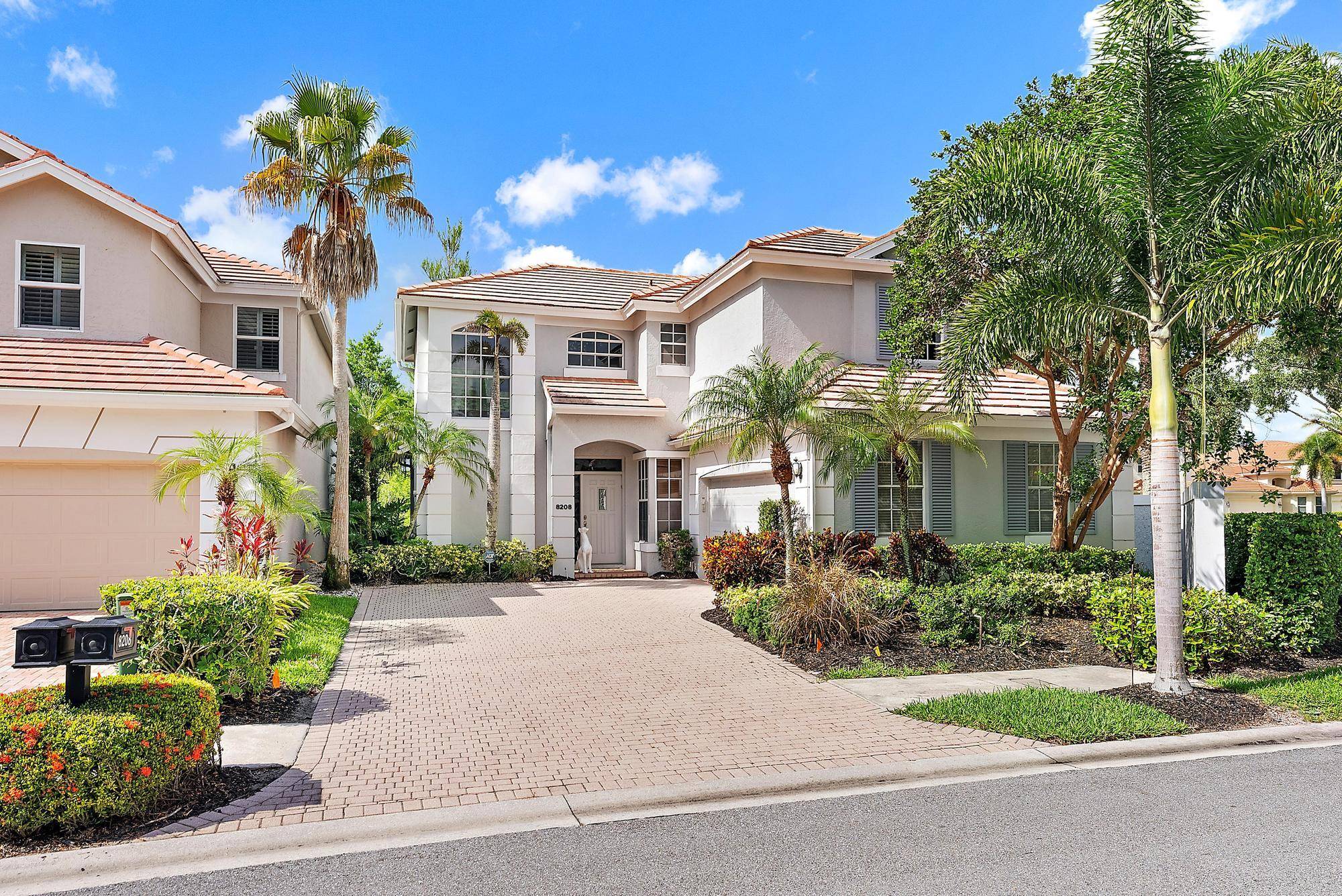 Overlooking the 9th green of the BRAND NEW Nicklaus designed Heritage Course at the award winning Club at Ibis this 3BR 3BA Den Loft offers a pool, magnificent views and ...