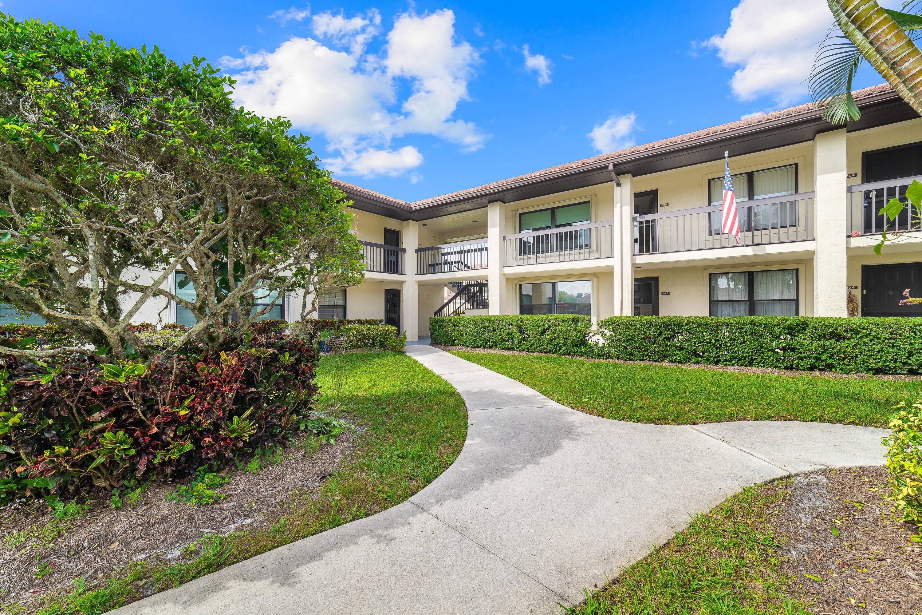 Introducing an incredible opportunity in South River, one of Stuart's most sought after 55 communities !