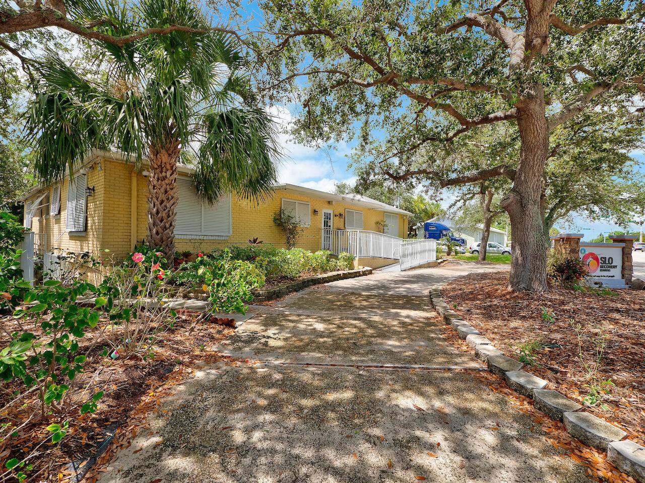 AVAILABLE IMMEDIATELY FOR LEASE 2 story office building.