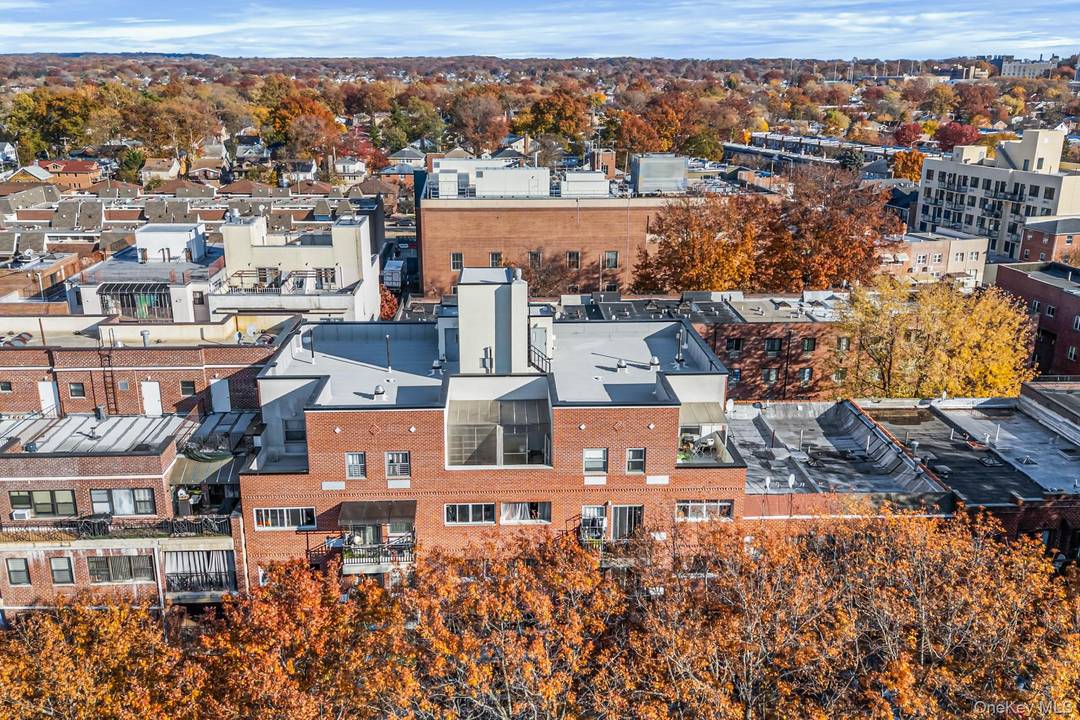 Welcome home to this rare 2 bedrooms 2 full baths condo unit.