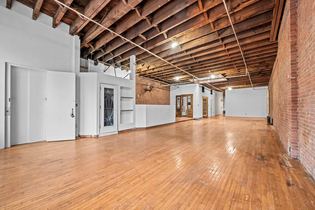 Welcome to your future haven at 100 Prince Street, Penthouse Unit 5W !