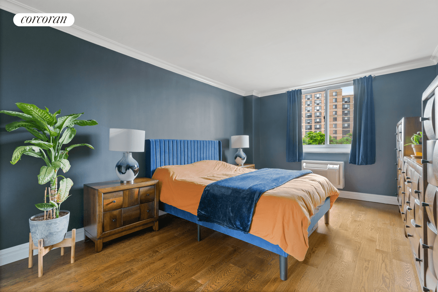 Apartment 643 at 625 Main Street is a spacious and serene oversized 1 bedroom, 1 bathroom home that offers a perfect escape from the hustle and bustle of city life.