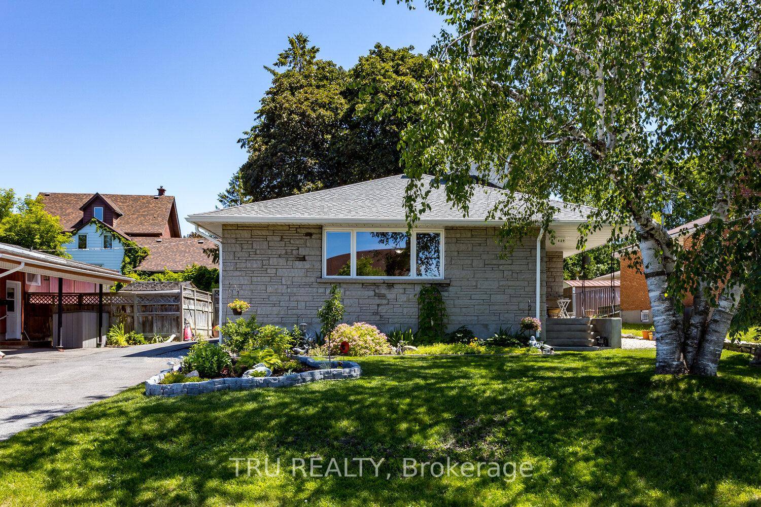 Charming Bungalow for Lease Prime Location Across from Carlingwood Mall !