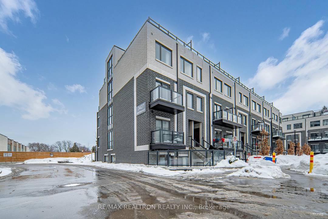 This one year old townhouse is perfectly situated at the intersection of Sheppard and Warden, offering unparalleled transit convenience with quick access to highways, TTC bus routes, the GO Train, ...