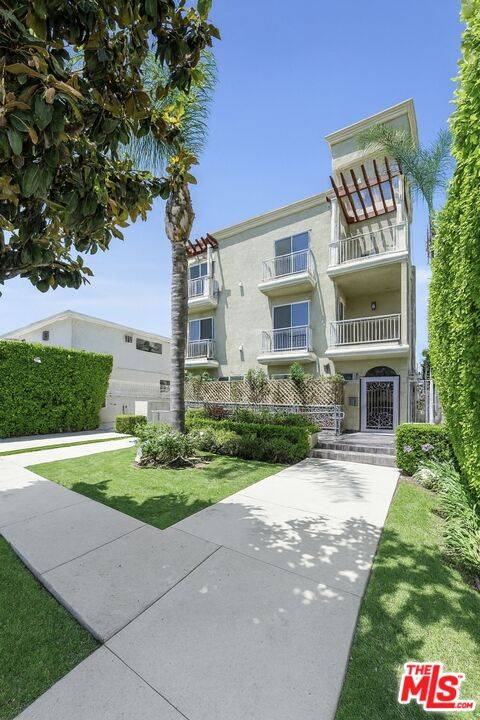 1023   Wilcox Ave 2BR Hancock Park La