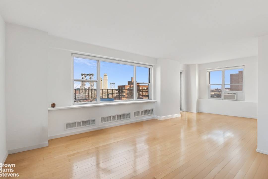 TOP FLOOR TERRACE VIEWS !