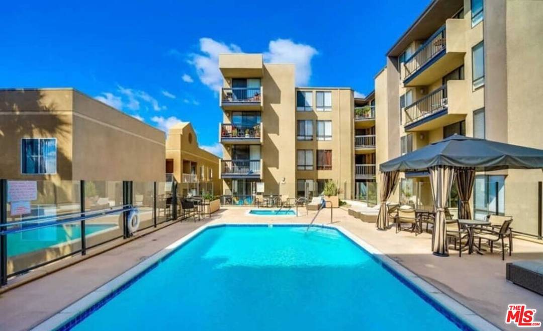 7320   Hawthorn Ave 2BR Hollywood Hills East La