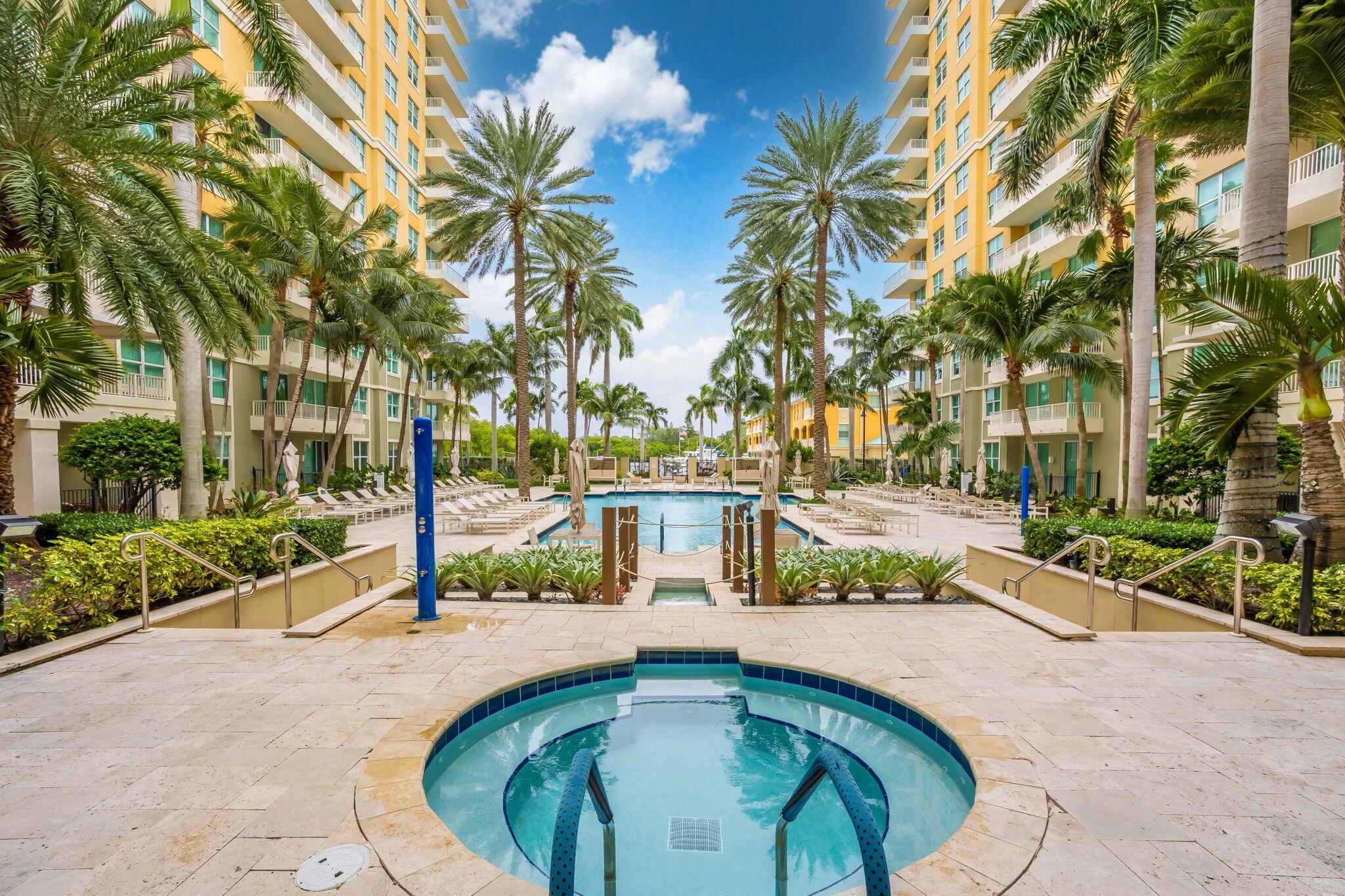 Welcome to Casa Loma in Marina Village.