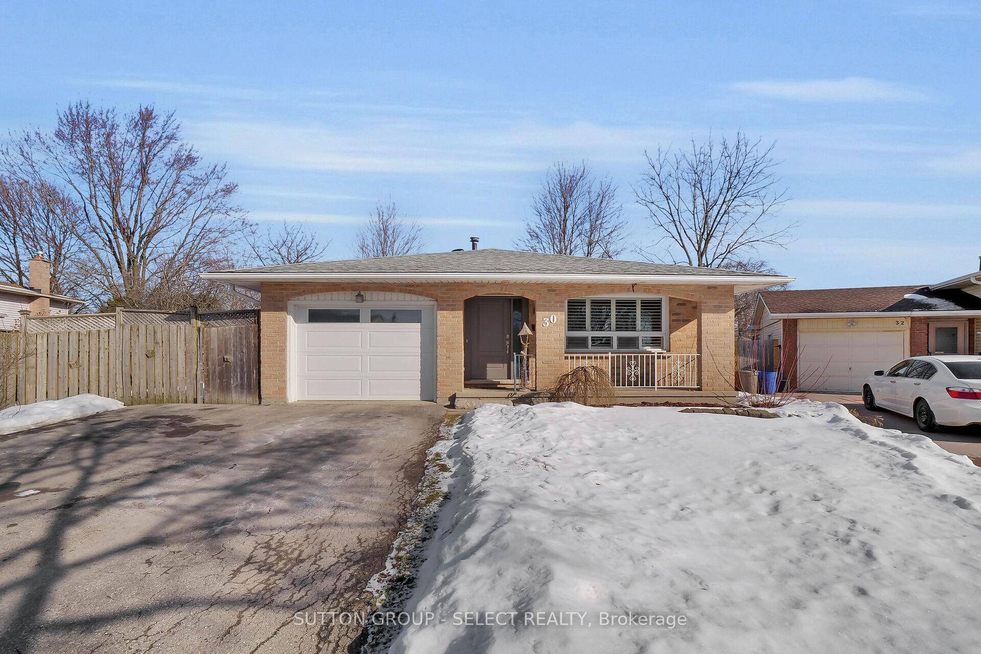 Charming 4 Level Back Split in the Heart of Pond Mills Move In Ready !