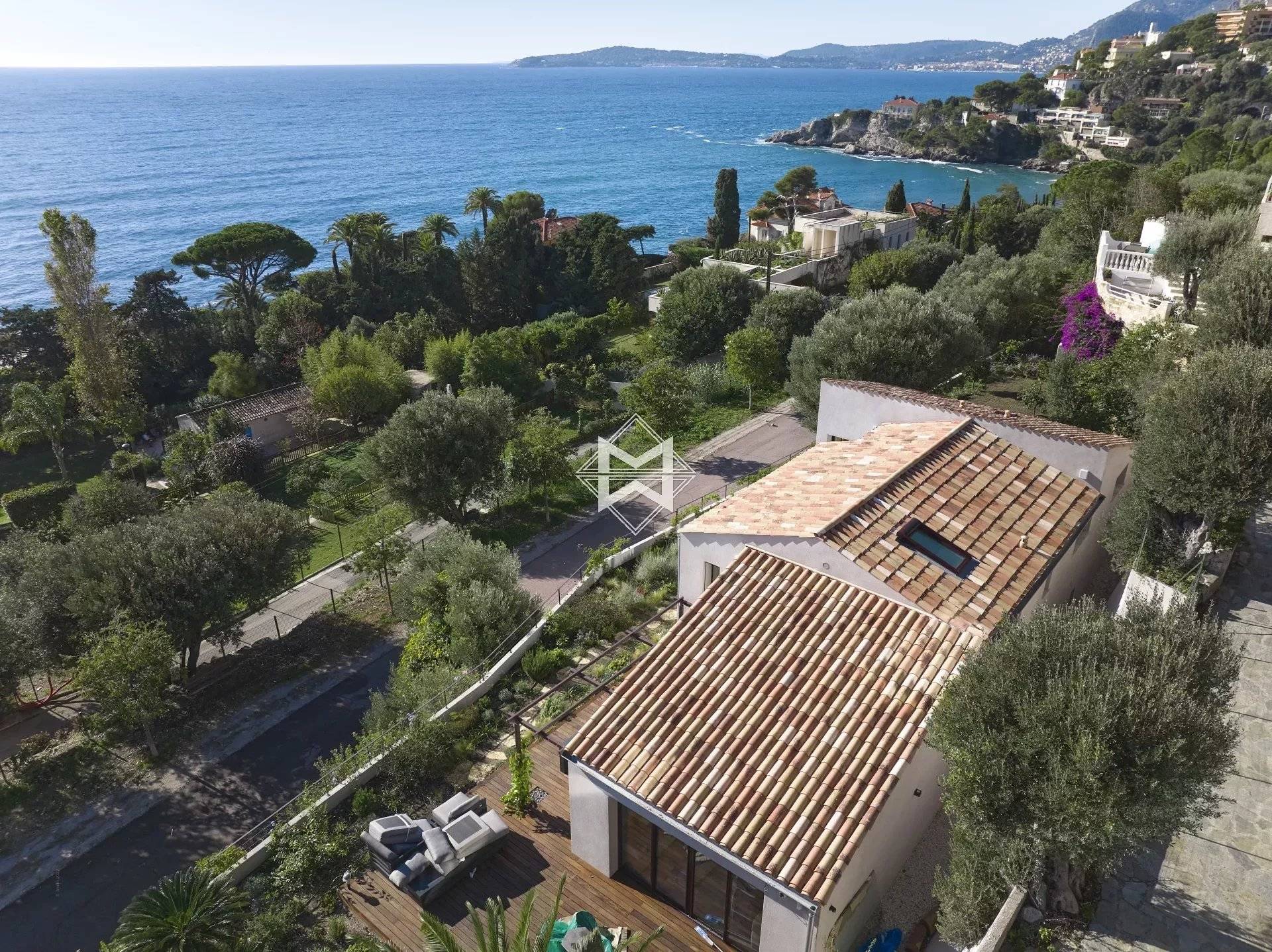 New villa with panoramic sea view, close to Monaco
