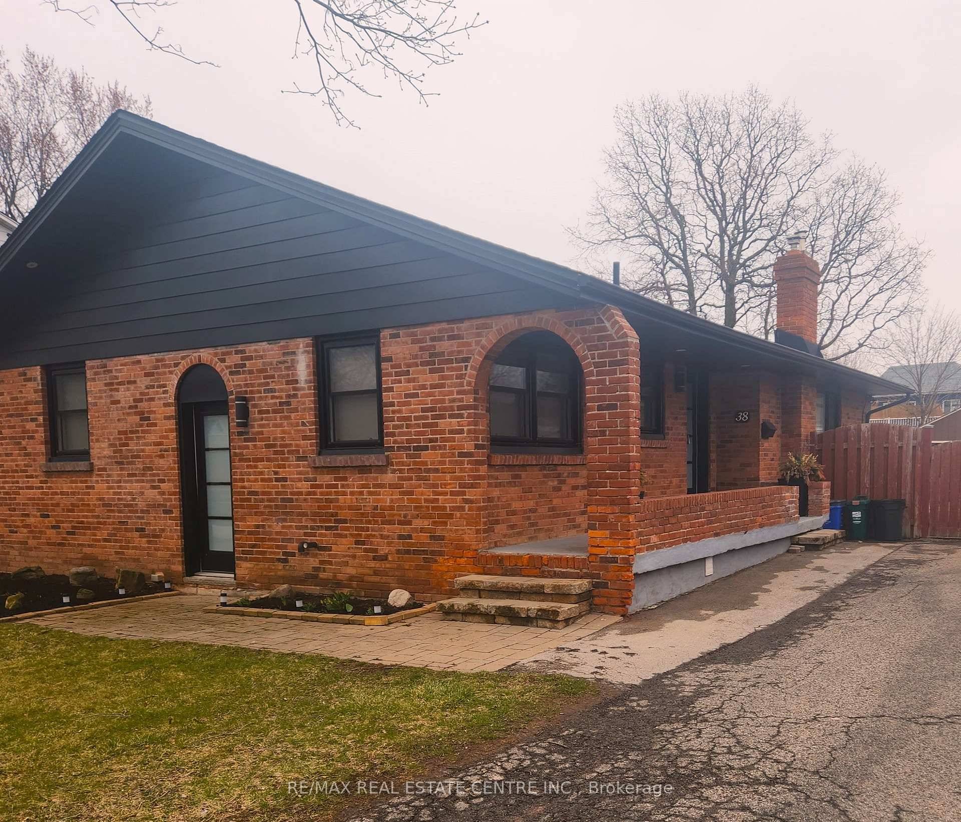 Rare find in highly sought after Grimsby Beach location.