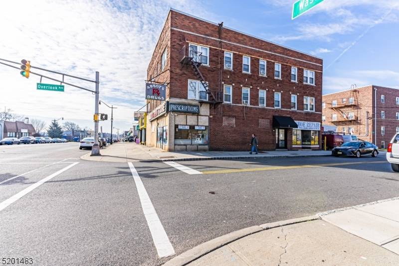 Prime investment opportunity in the heart of Belleville !