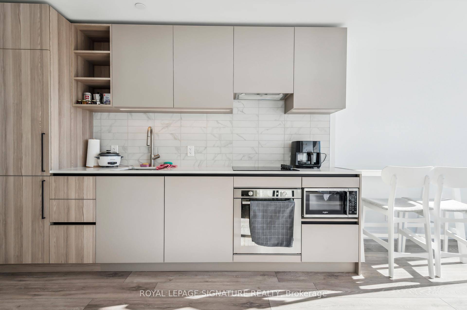 Welcome to your urban oasis in the heart of Toronto !