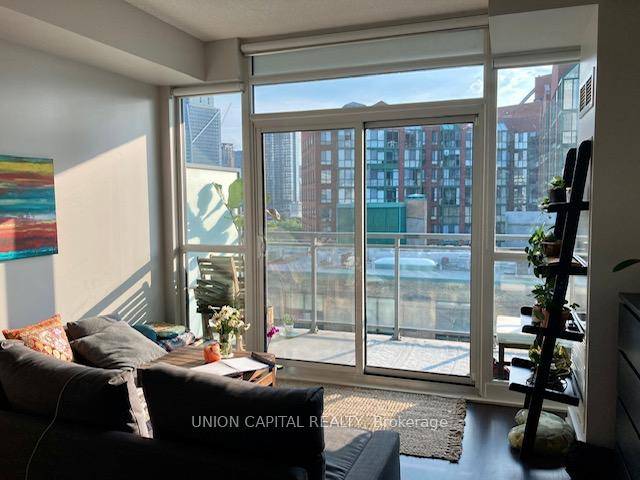 Luxurious Condo At King Street West, In Toronto's Most Vibrant Neighbourhood, Built By 'Minto'.