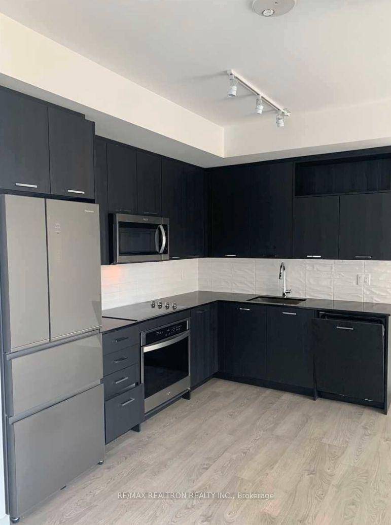 Welcome to The Mackenzie by Pemberton, a boutique condominium ideally located next to Maple GO Station with quick access to Hwy 400, schools, shops, dining, and parks.