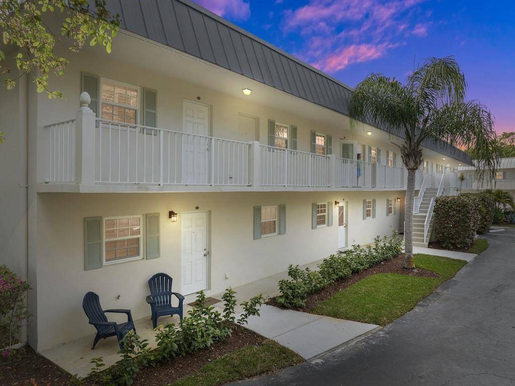 Nantucket inspired 2 bedroom, 2 bathroom, end unit East Of A1A.